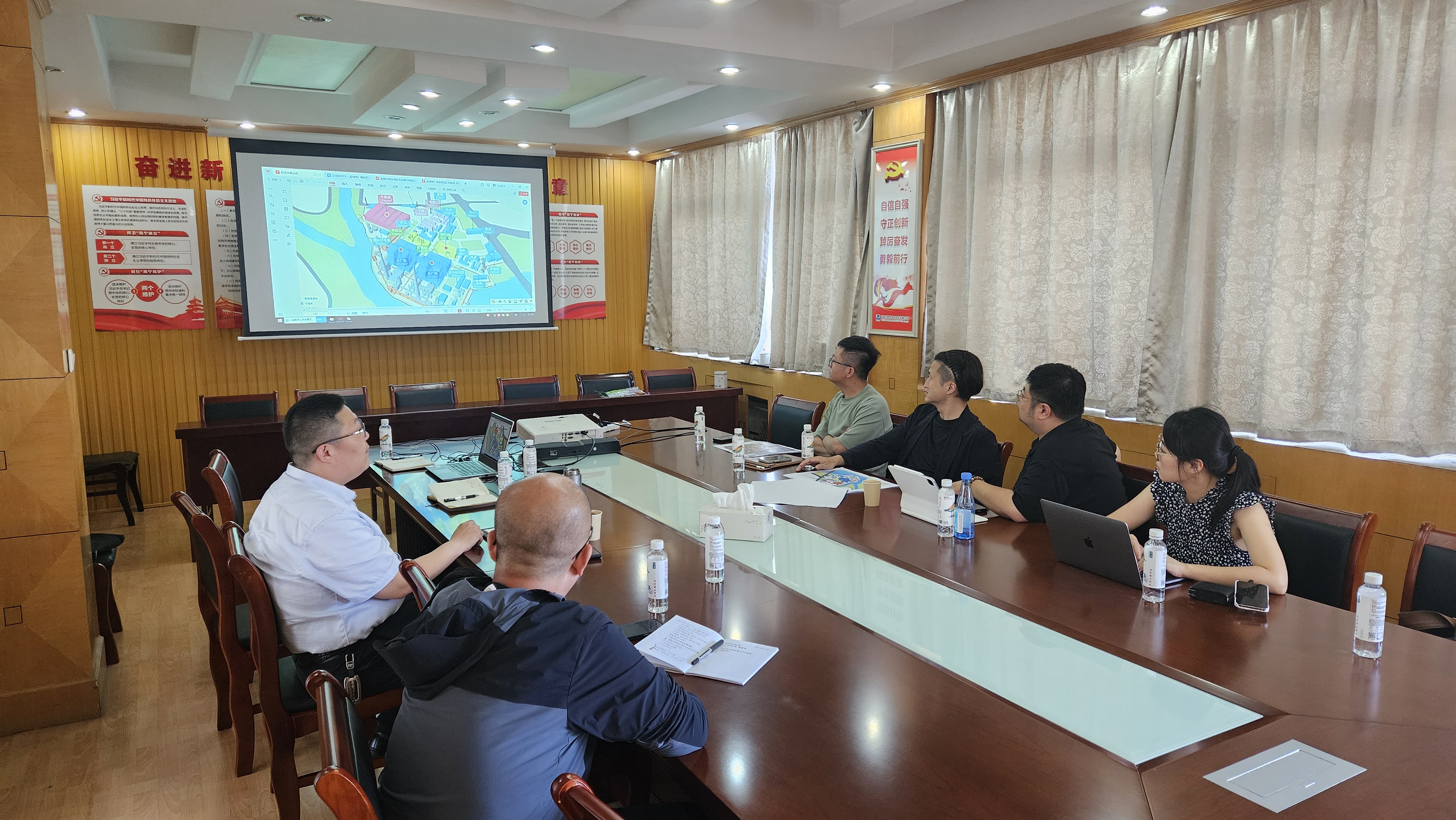 招商洽谈会.jpg