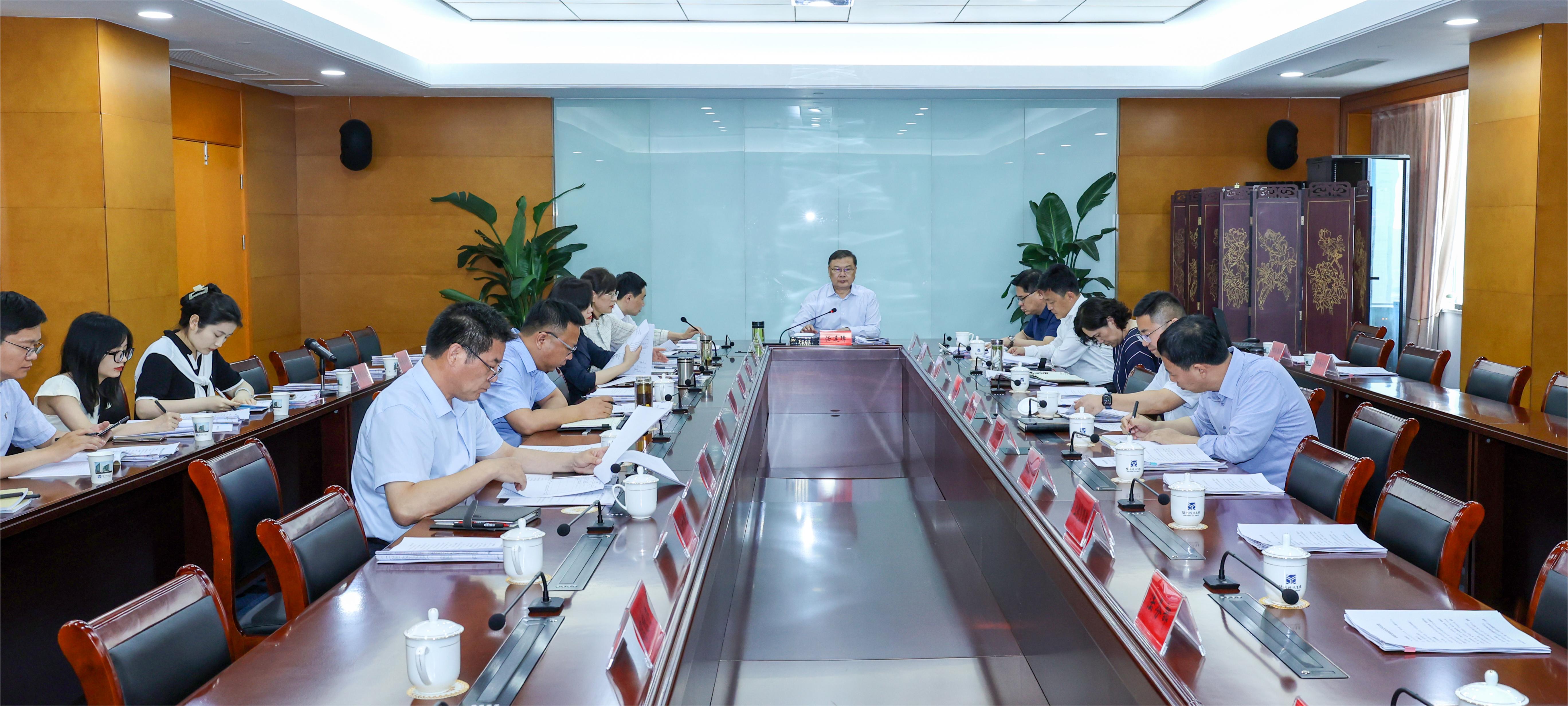2023.6.20半岛(中国)党委理论中心组召开安全生产专题学习会议.jpg
