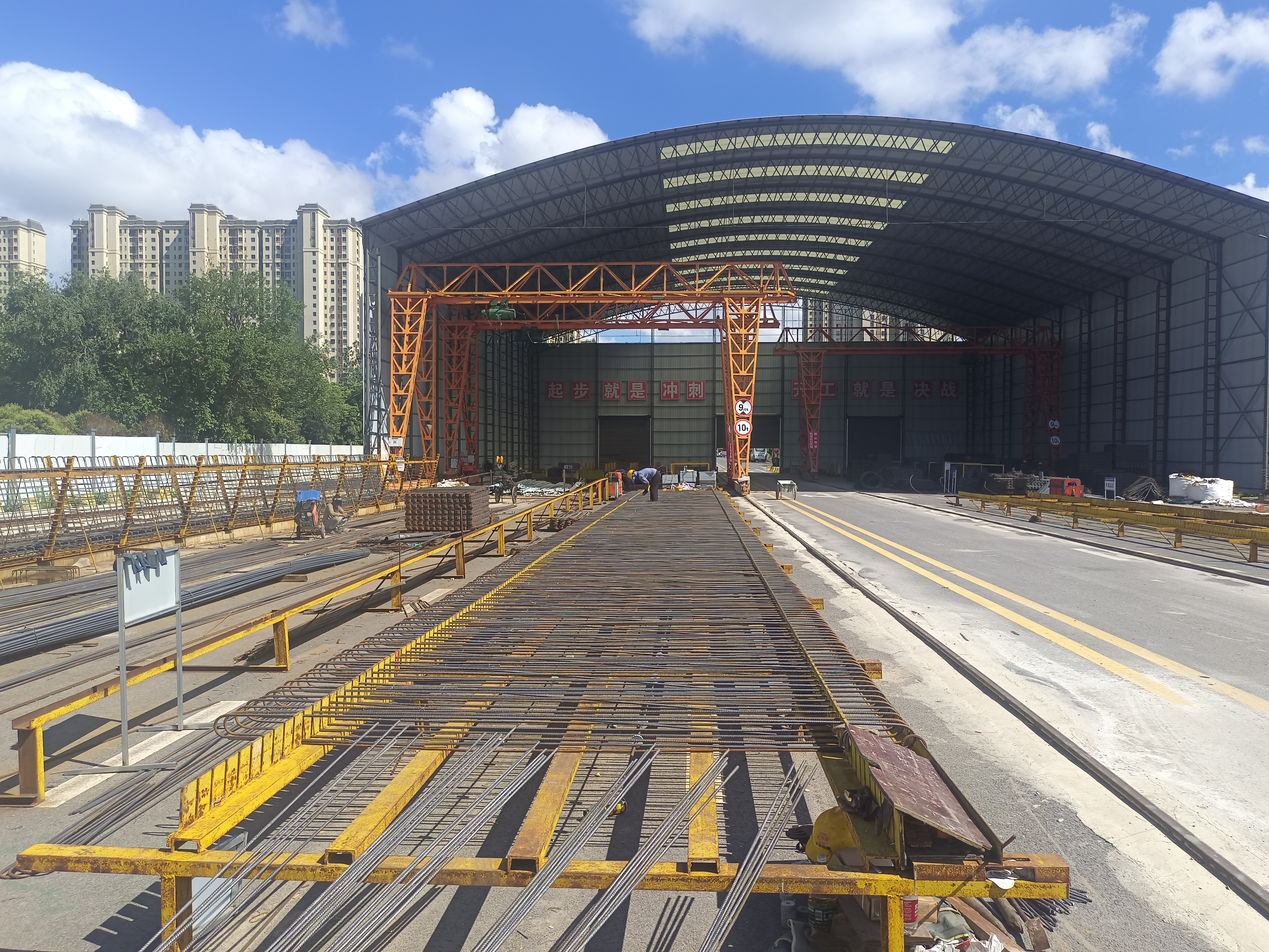 开创路北延预制梁施工1.jpg